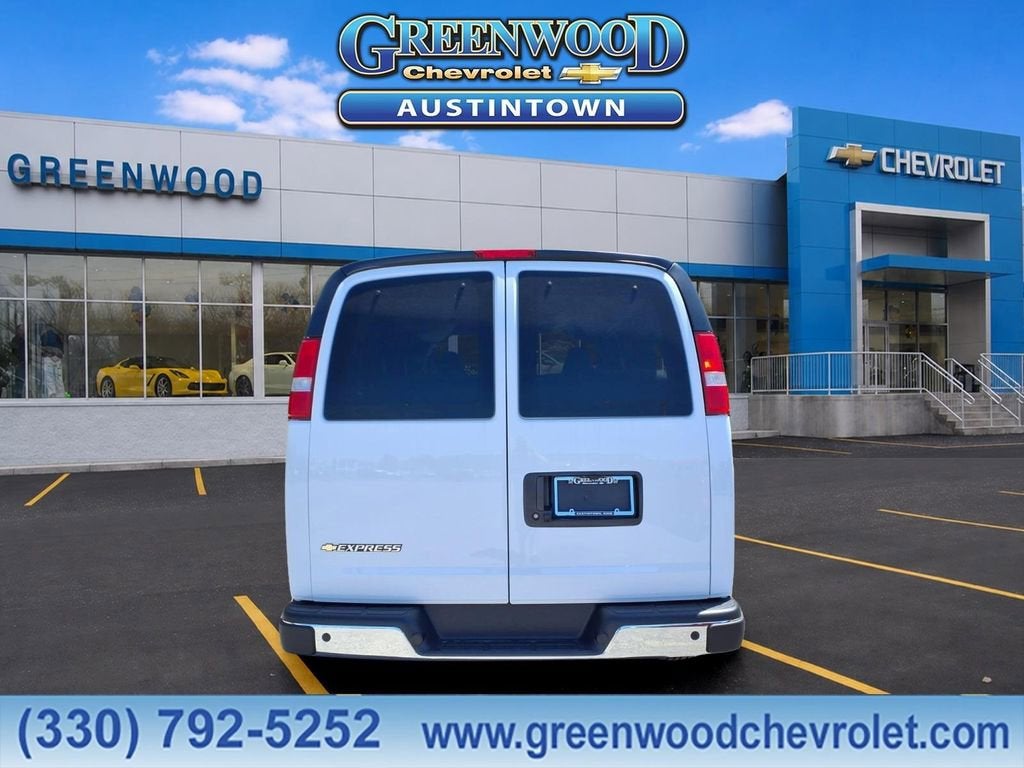 2026 Chevrolet Express Passenger 1LT