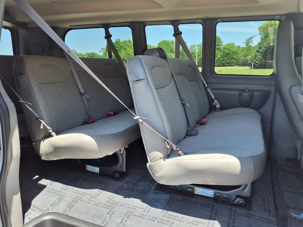2026 Chevrolet Express Passenger 1LT