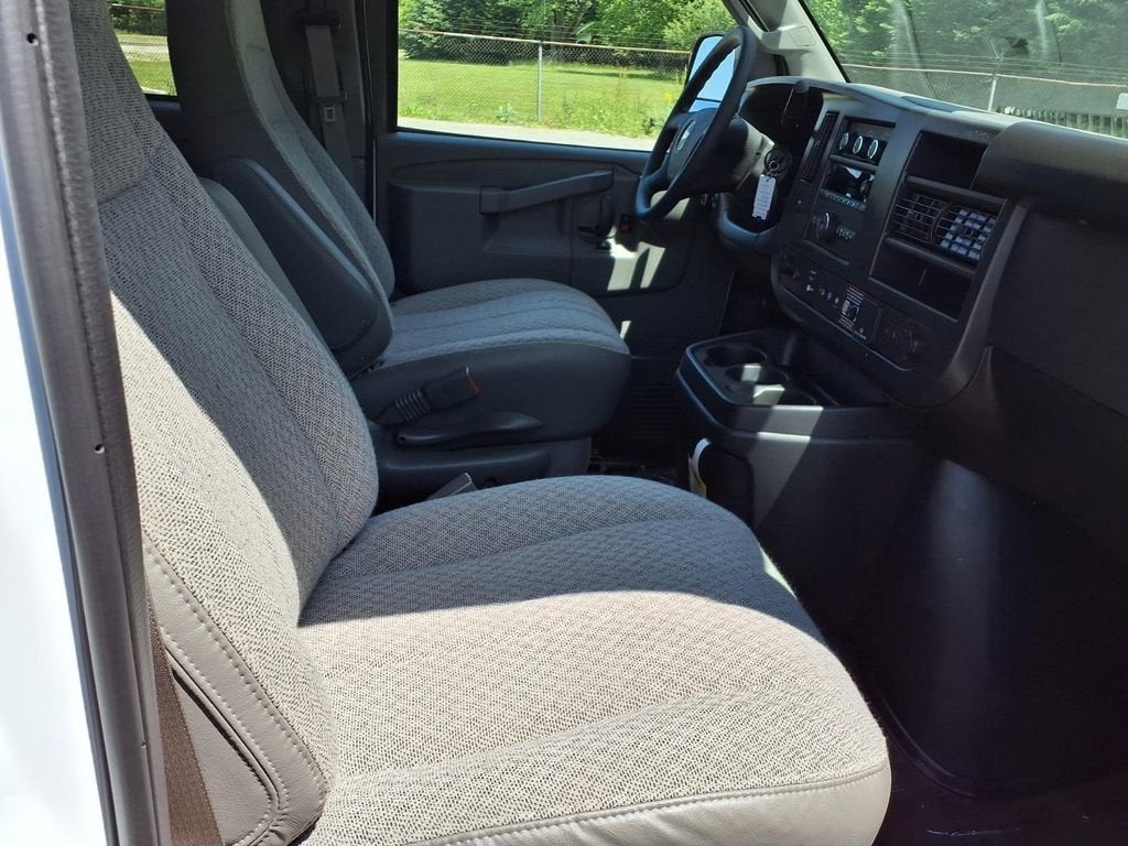 2026 Chevrolet Express Passenger 1LT