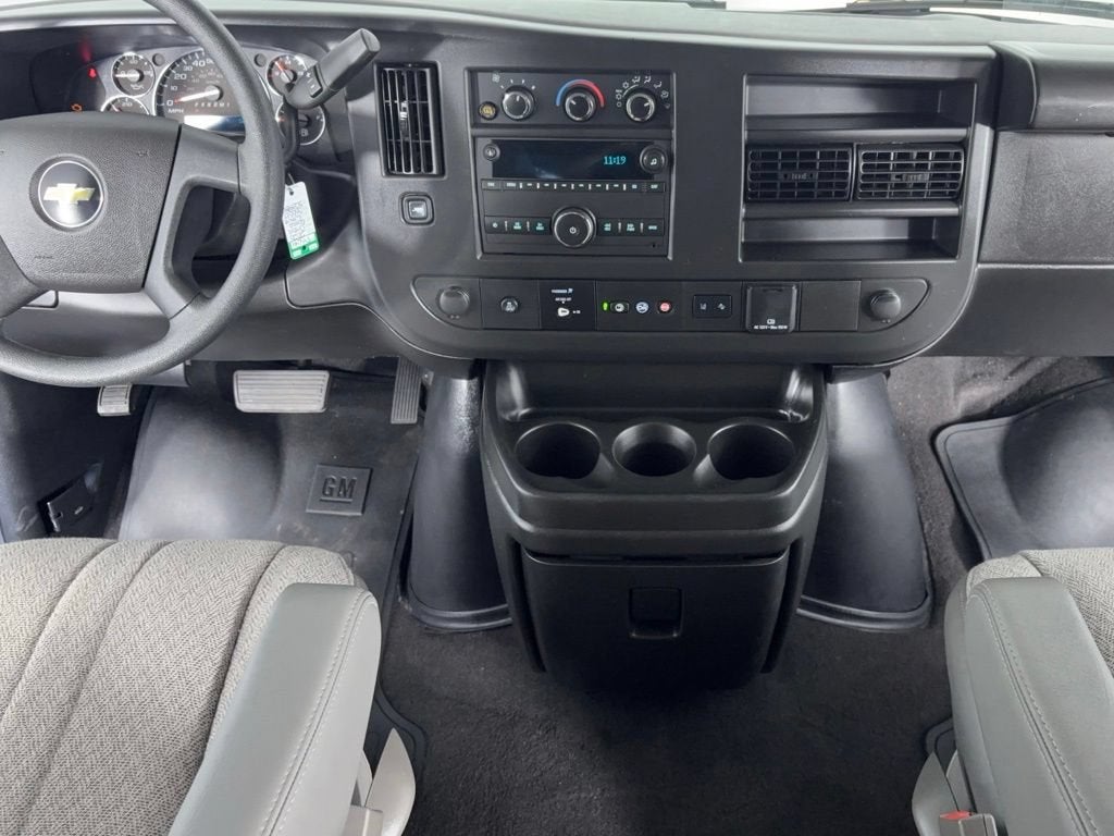 2025 Chevrolet Express Passenger 1LT