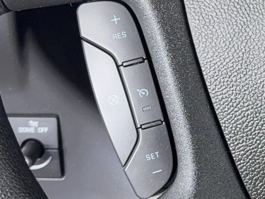 2025 Chevrolet Express Passenger 1LT