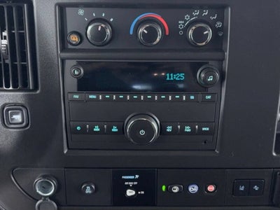 2025 Chevrolet Express Passenger 1LT