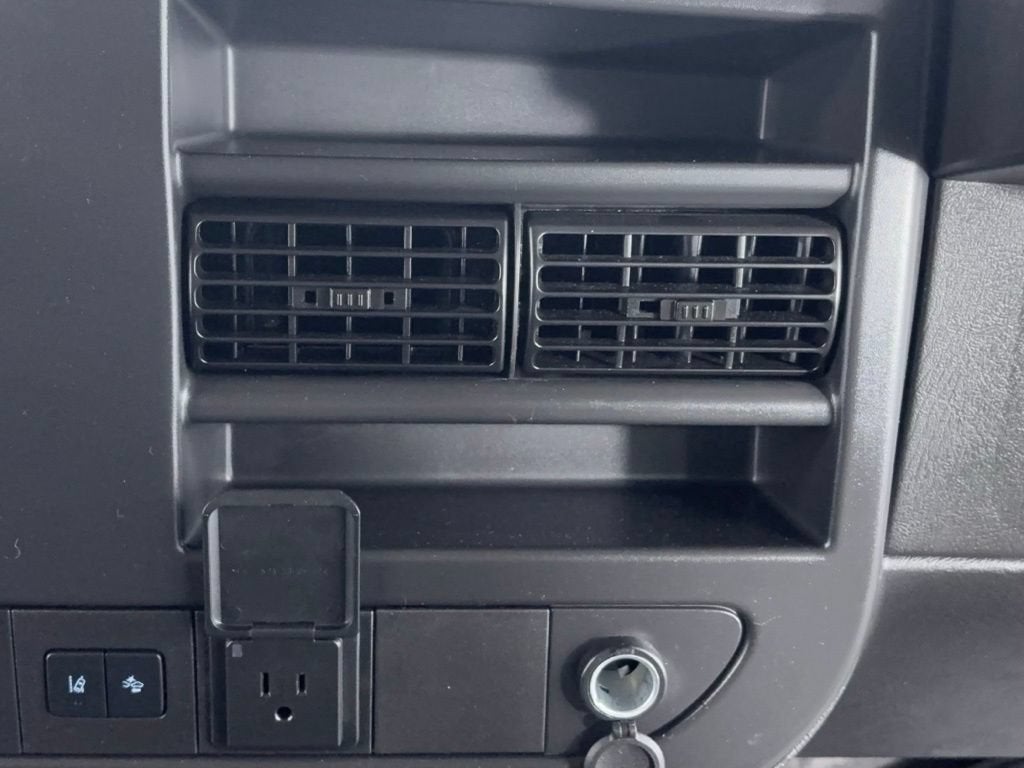 2025 Chevrolet Express Passenger 1LT