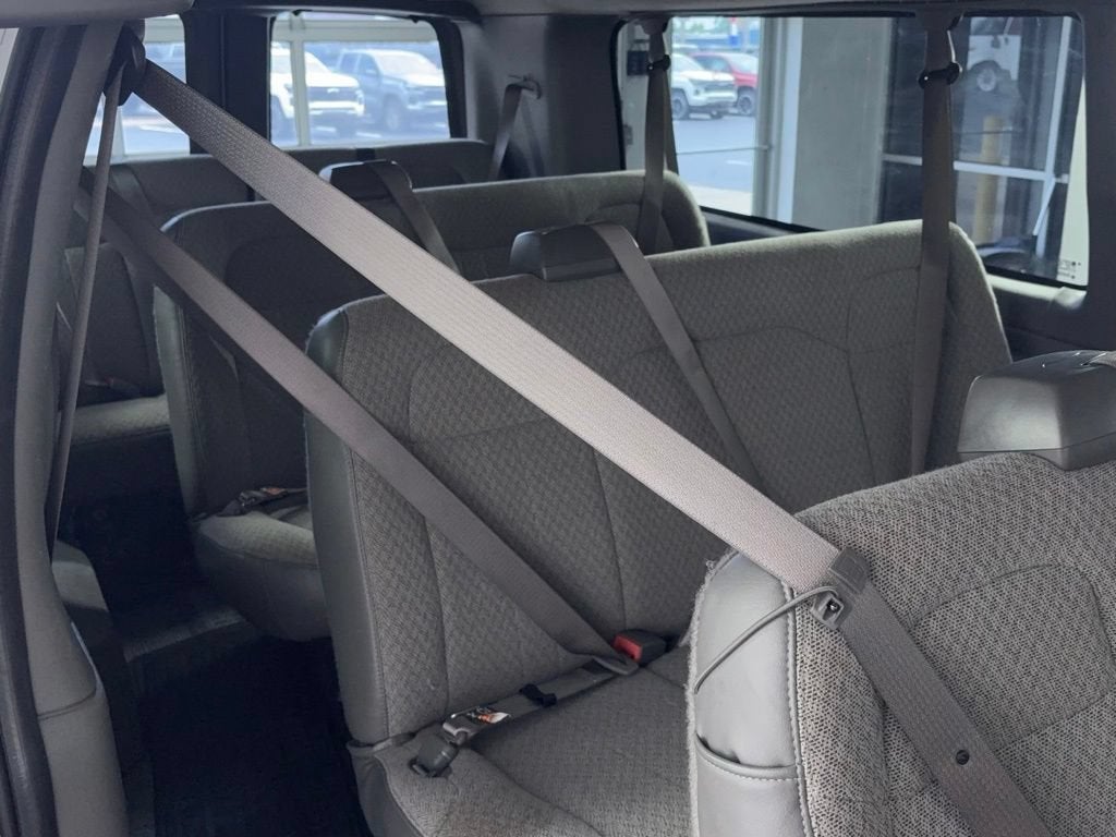 2025 Chevrolet Express Passenger 1LT