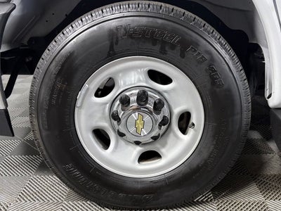2025 Chevrolet Express Passenger 1LT