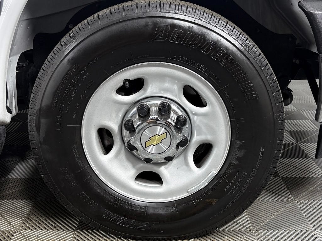 2025 Chevrolet Express Passenger 1LT