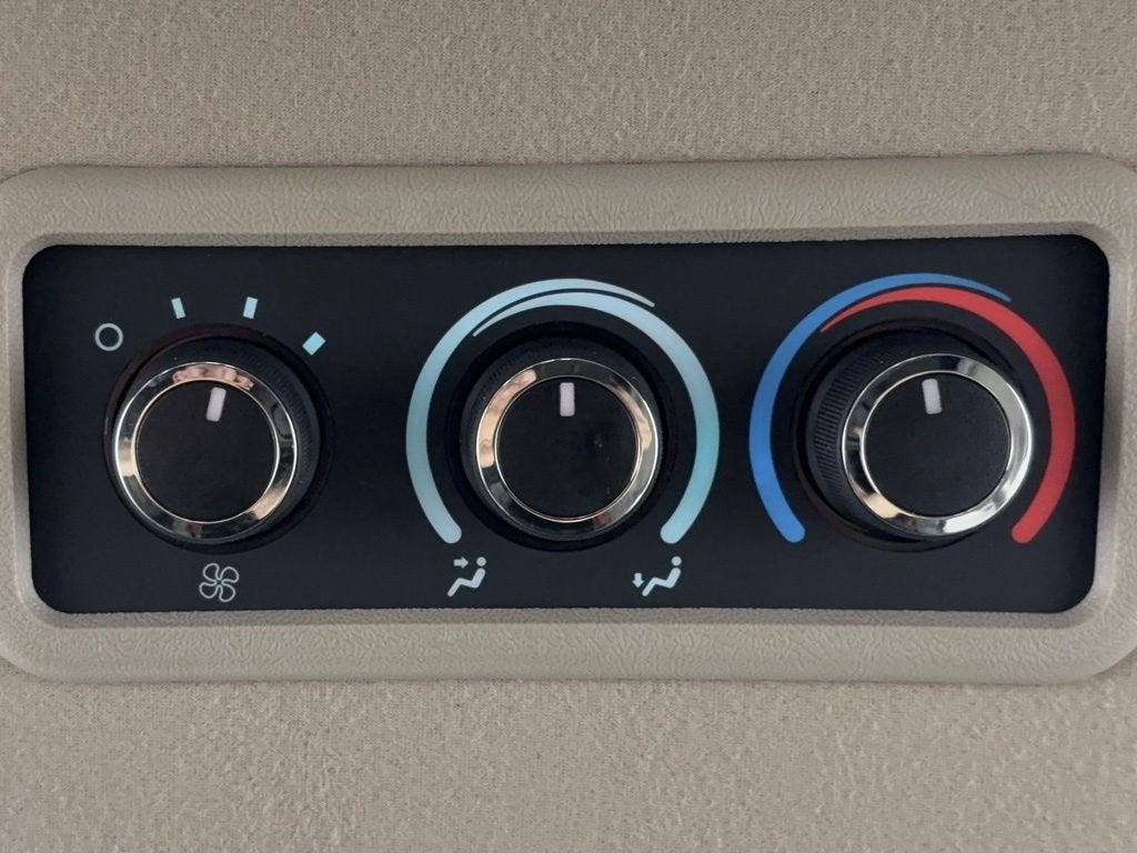 2025 Chevrolet Express Passenger 1LT