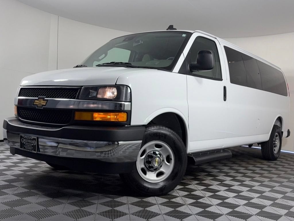 2025 Chevrolet Express Passenger 1LT