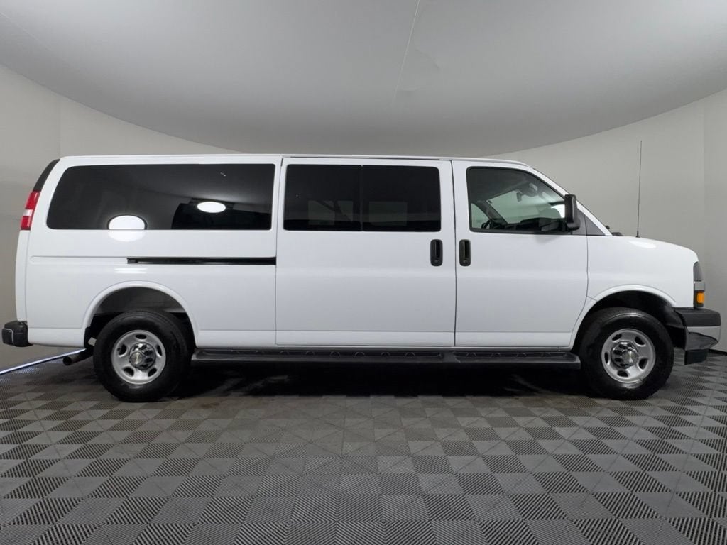 2025 Chevrolet Express Passenger 1LT