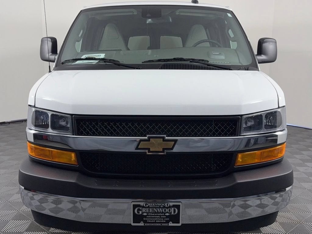 2025 Chevrolet Express Passenger 1LT