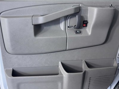 2025 Chevrolet Express Passenger 1LT