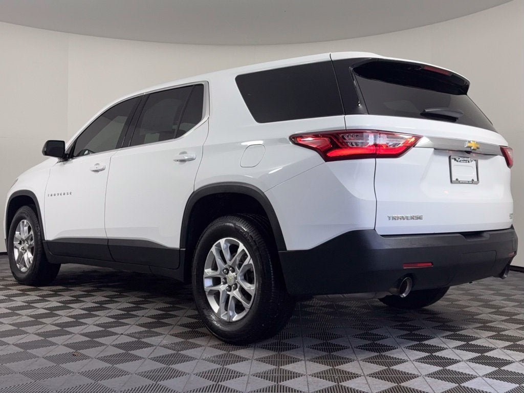 Used 2019 Chevrolet Traverse LS with VIN 1GNERFKW3KJ281621 for sale in Austintown, OH