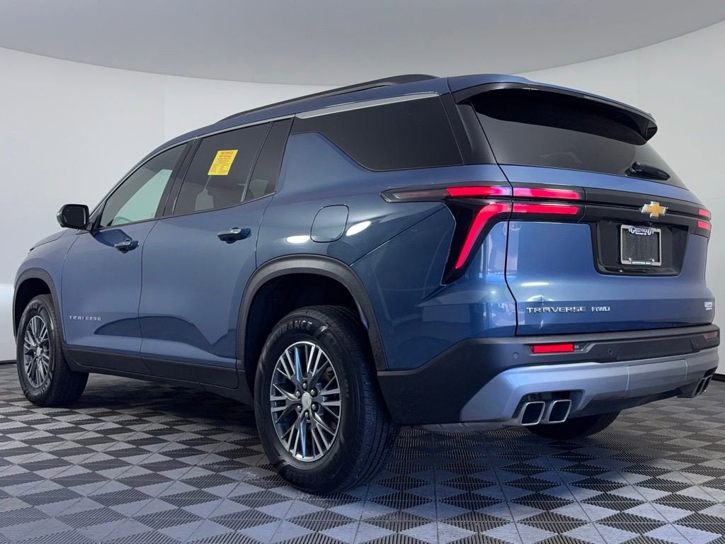 2024 Chevrolet Traverse LT