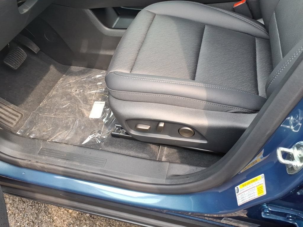 2027 Chevrolet Equinox LT - Photo 7
