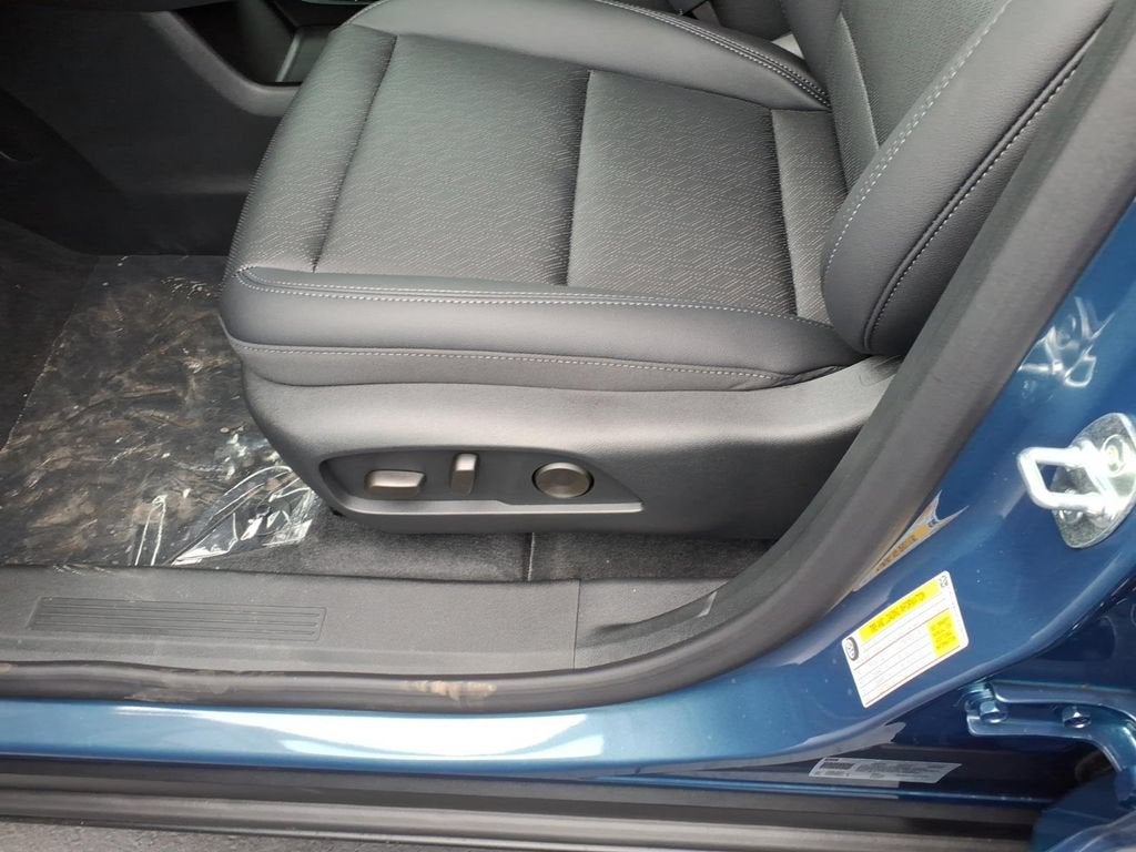 2027 Chevrolet Equinox LT - Photo 9