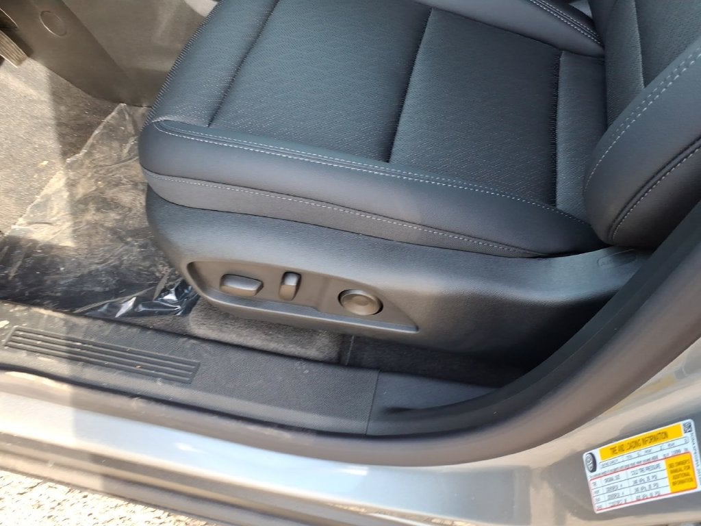 2027 Chevrolet Equinox LT - Photo 8