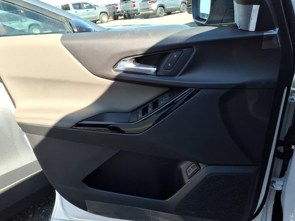 2027 Chevrolet Equinox LT - Photo 8