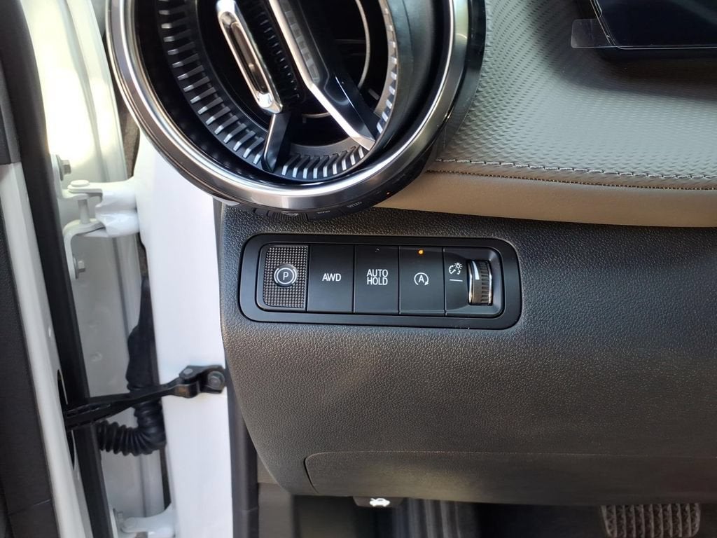 2027 Chevrolet Equinox LT - Photo 9