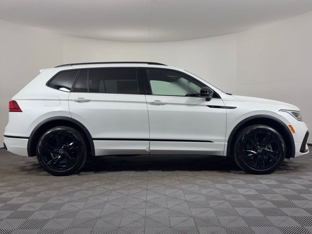 2024 Volkswagen Tiguan SE R-Line Black