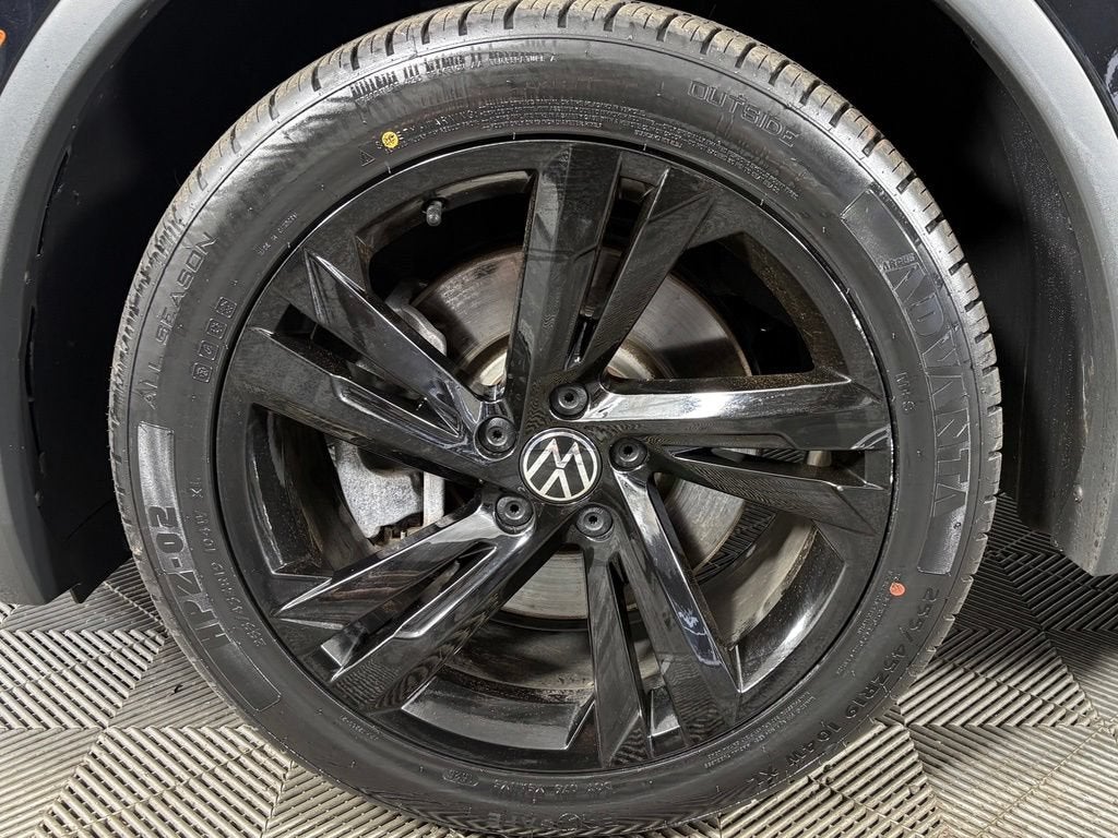 2023 Volkswagen Tiguan SE R-Line Black