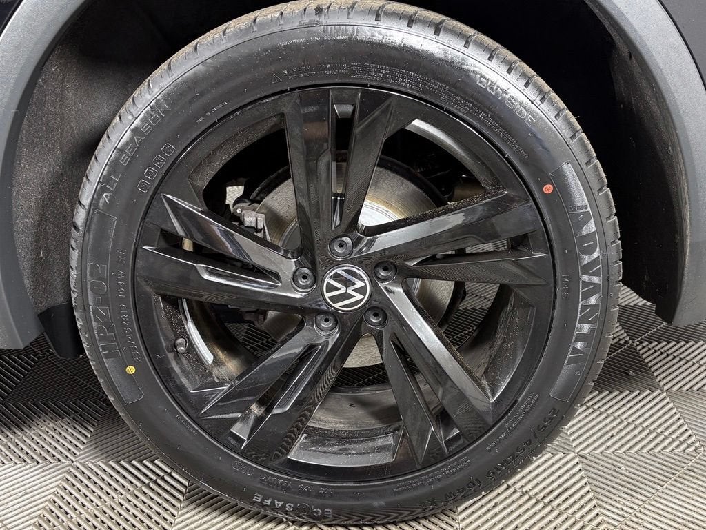 2023 Volkswagen Tiguan SE R-Line Black