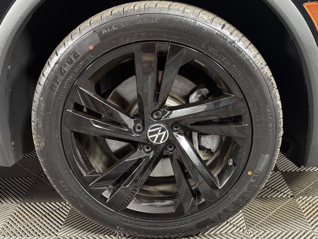 2023 Volkswagen Tiguan SE R-Line Black
