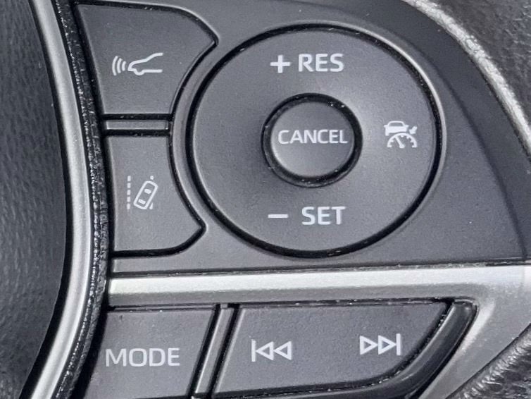 2022 Toyota Camry Hybrid LE