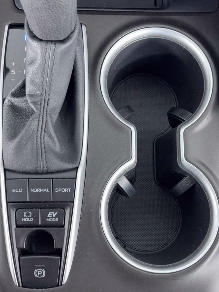 2022 Toyota Camry Hybrid LE
