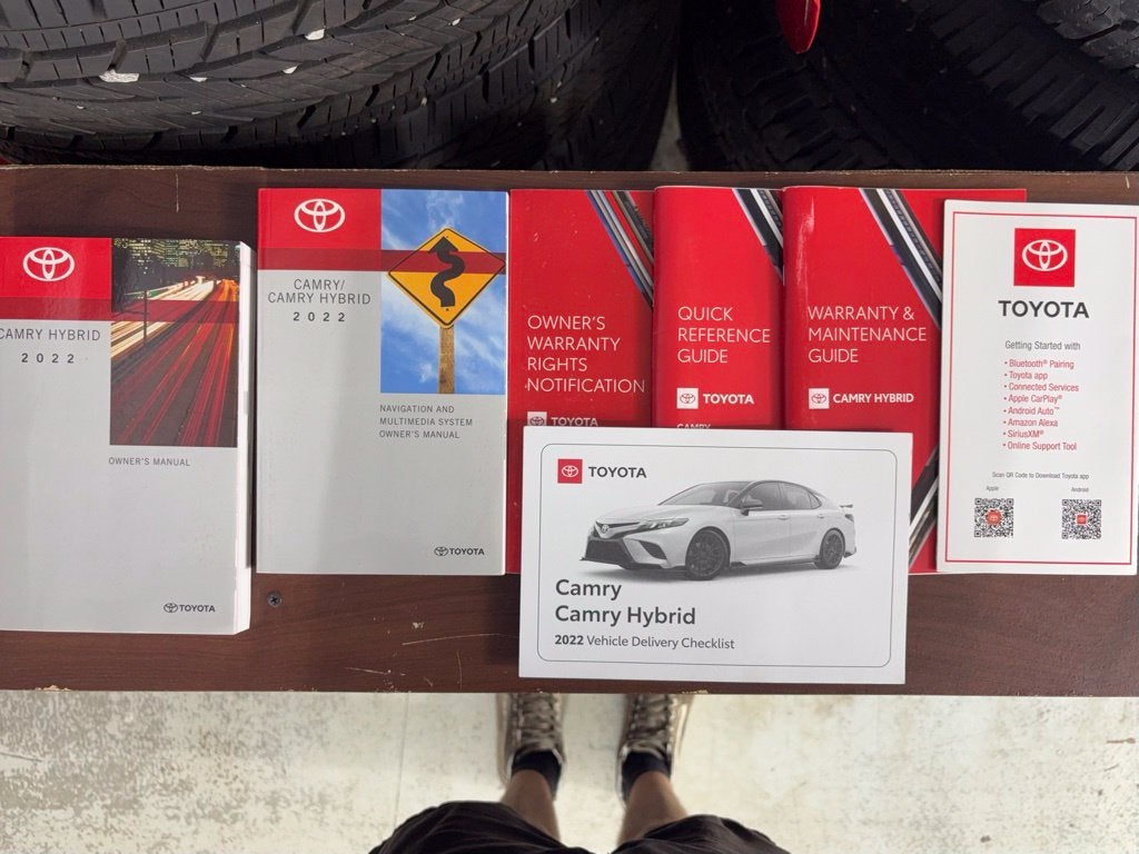 2022 Toyota Camry Hybrid LE