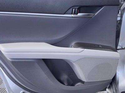 2022 Toyota Camry Hybrid LE