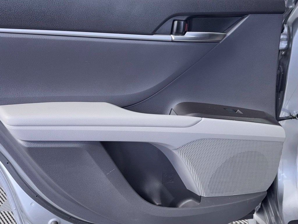 2022 Toyota Camry Hybrid LE