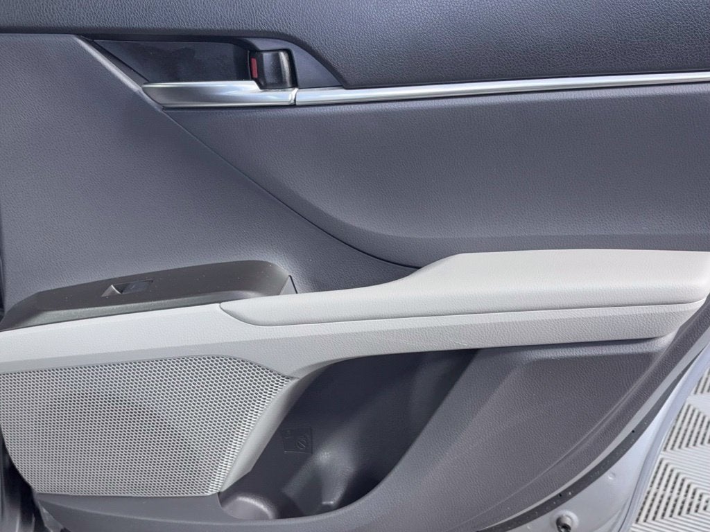 2022 Toyota Camry Hybrid LE