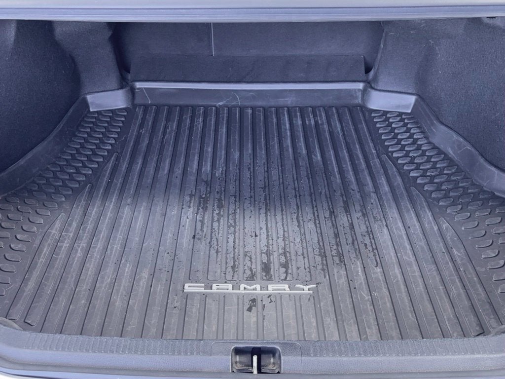 2022 Toyota Camry Hybrid LE