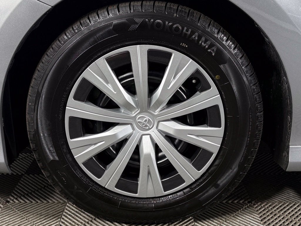 2022 Toyota Camry Hybrid LE