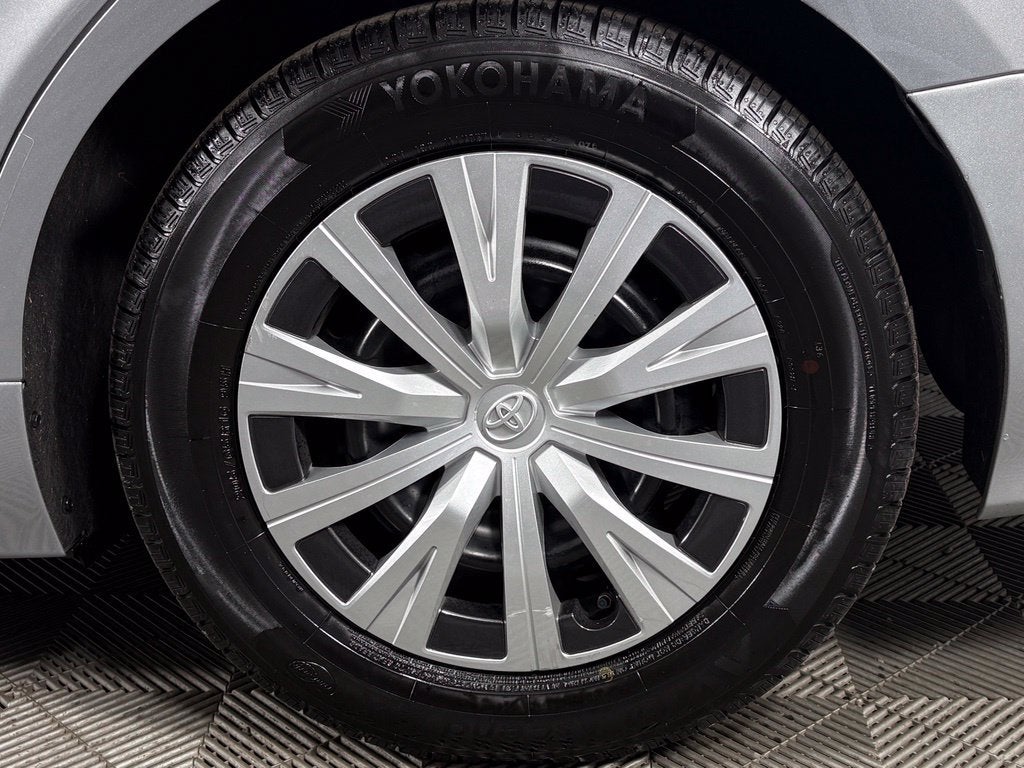 2022 Toyota Camry Hybrid LE