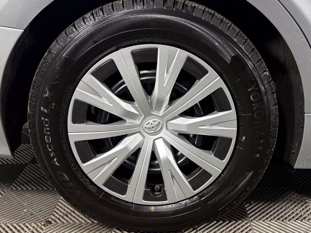 2022 Toyota Camry Hybrid LE