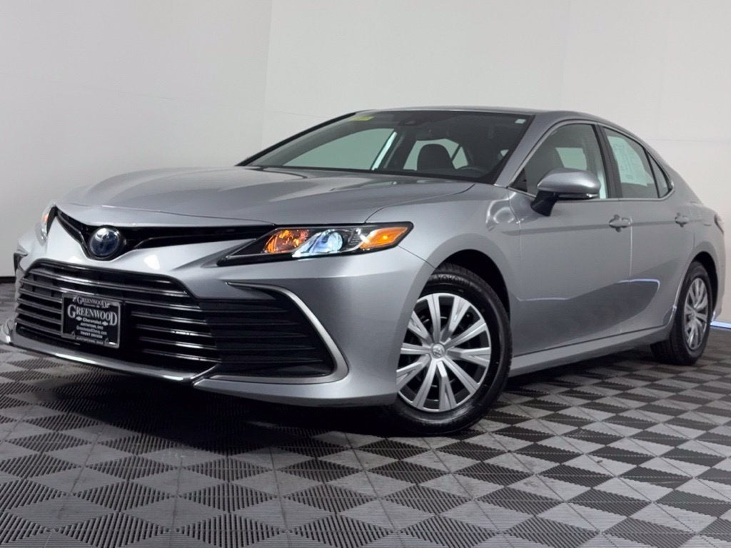 2022 Toyota Camry Hybrid LE