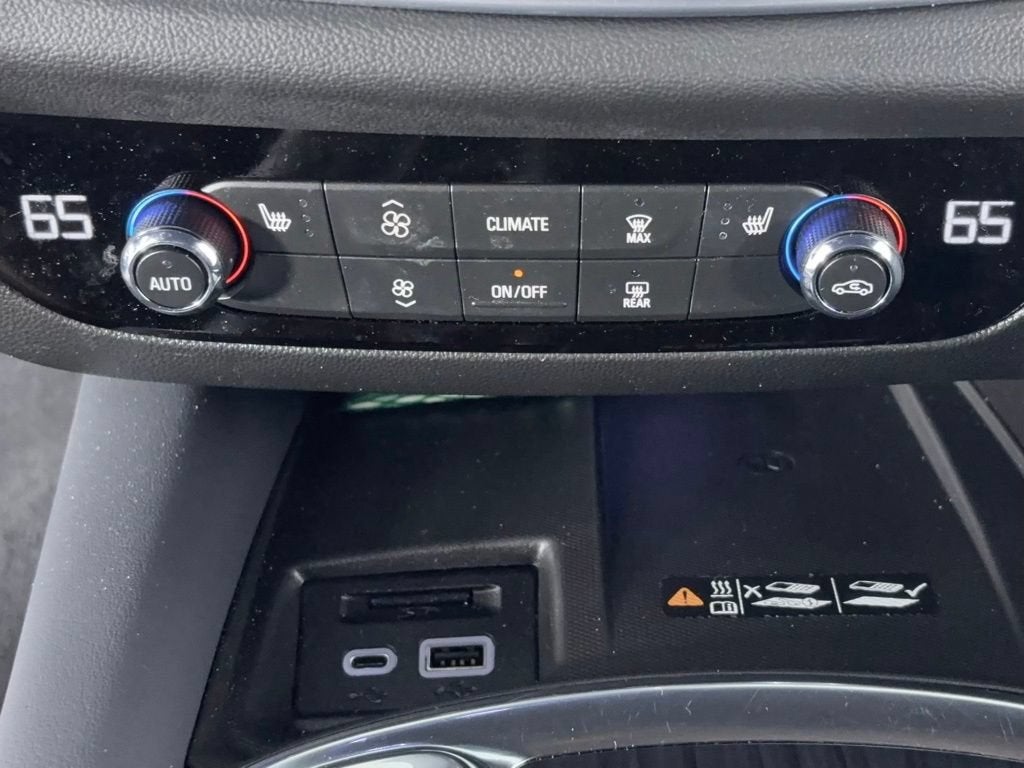 2024 Buick Enclave Essence