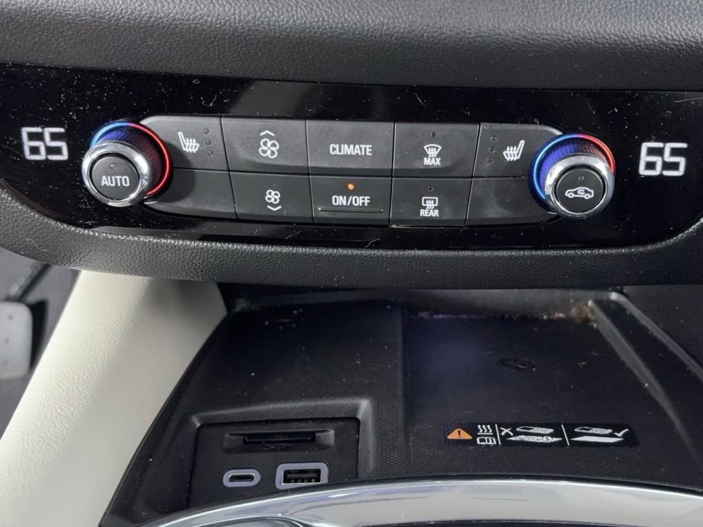 2023 Buick Enclave Essence