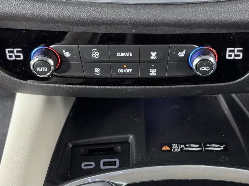 2023 Buick Enclave Essence