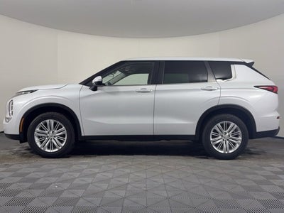 2023 Mitsubishi Outlander ES