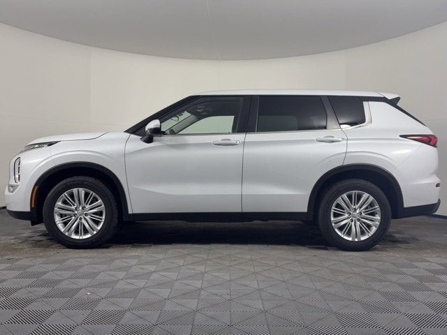 2023 Mitsubishi Outlander ES