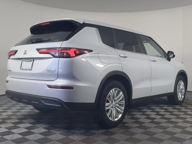 2023 Mitsubishi Outlander ES