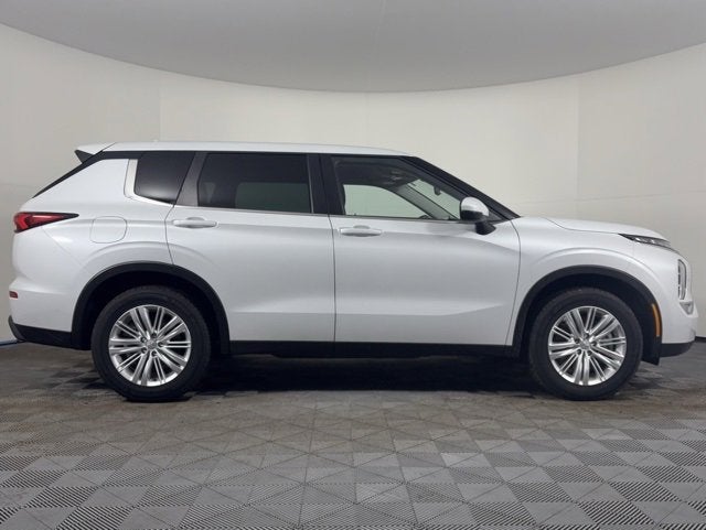 2023 Mitsubishi Outlander ES