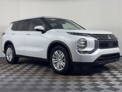 2023 Mitsubishi Outlander ES