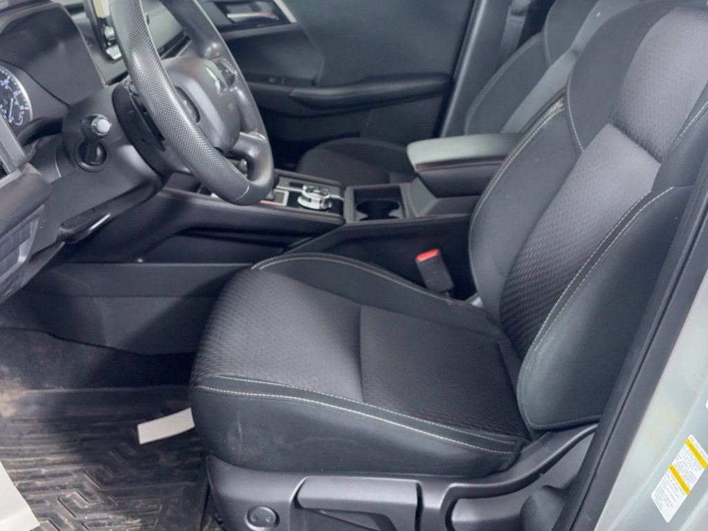 2022 Mitsubishi Outlander ES