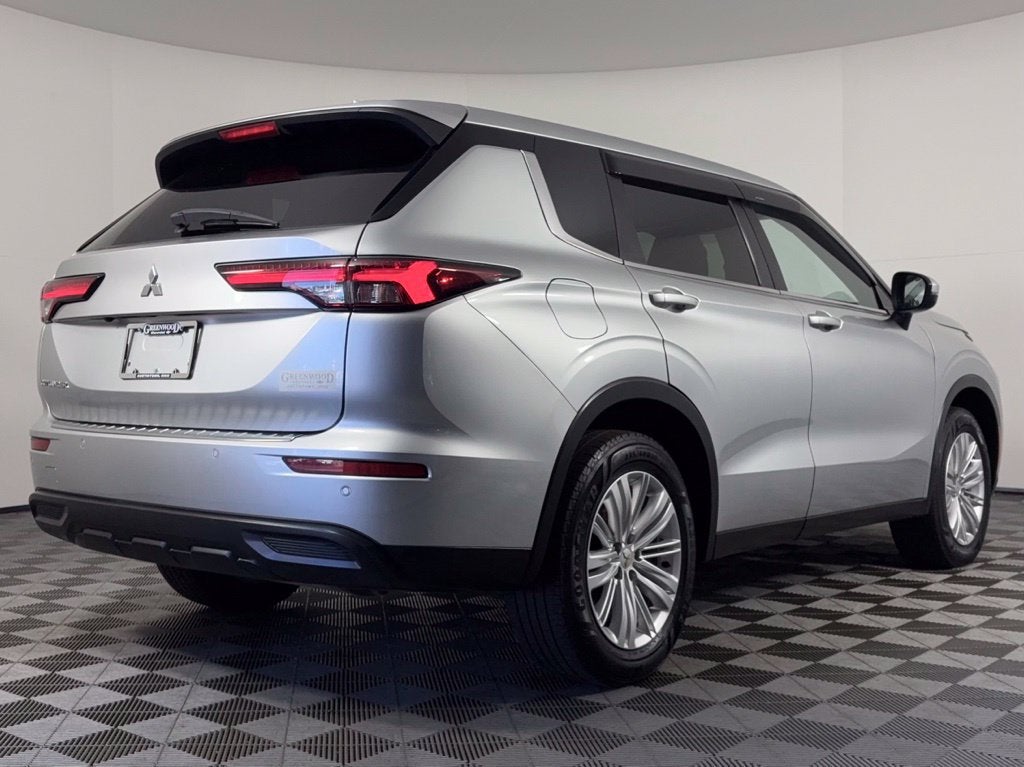 2022 Mitsubishi Outlander ES