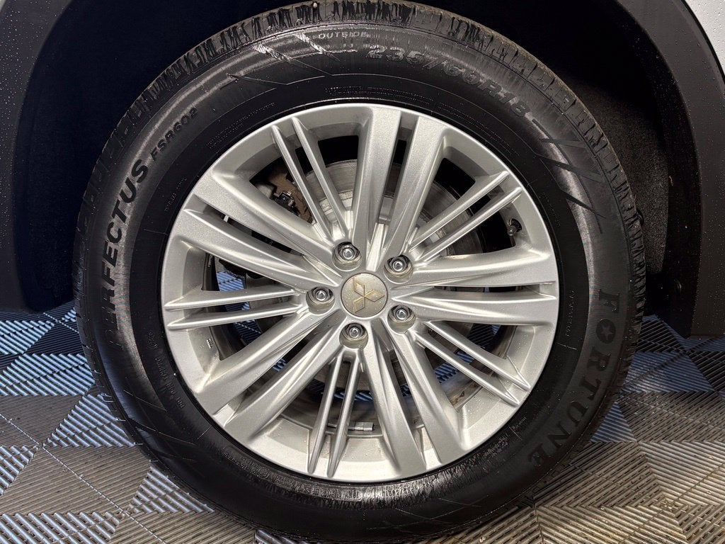2022 Mitsubishi Outlander ES