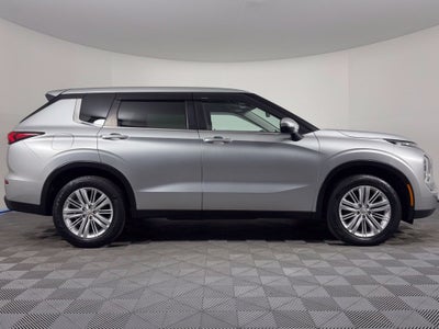 2022 Mitsubishi Outlander ES