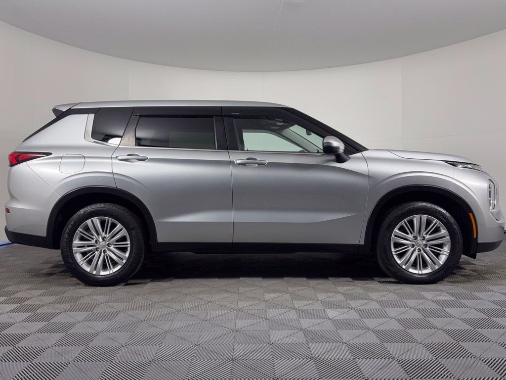 2022 Mitsubishi Outlander ES
